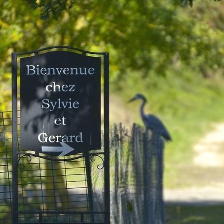 Domaine De La Cour Bed & Breakfast Sainte-Gemme-dʼAndigné Dış mekan fotoğraf