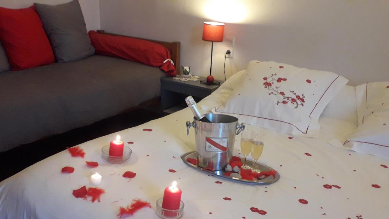 Domaine De La Cour Bed & Breakfast Sainte-Gemme-dʼAndigné Dış mekan fotoğraf