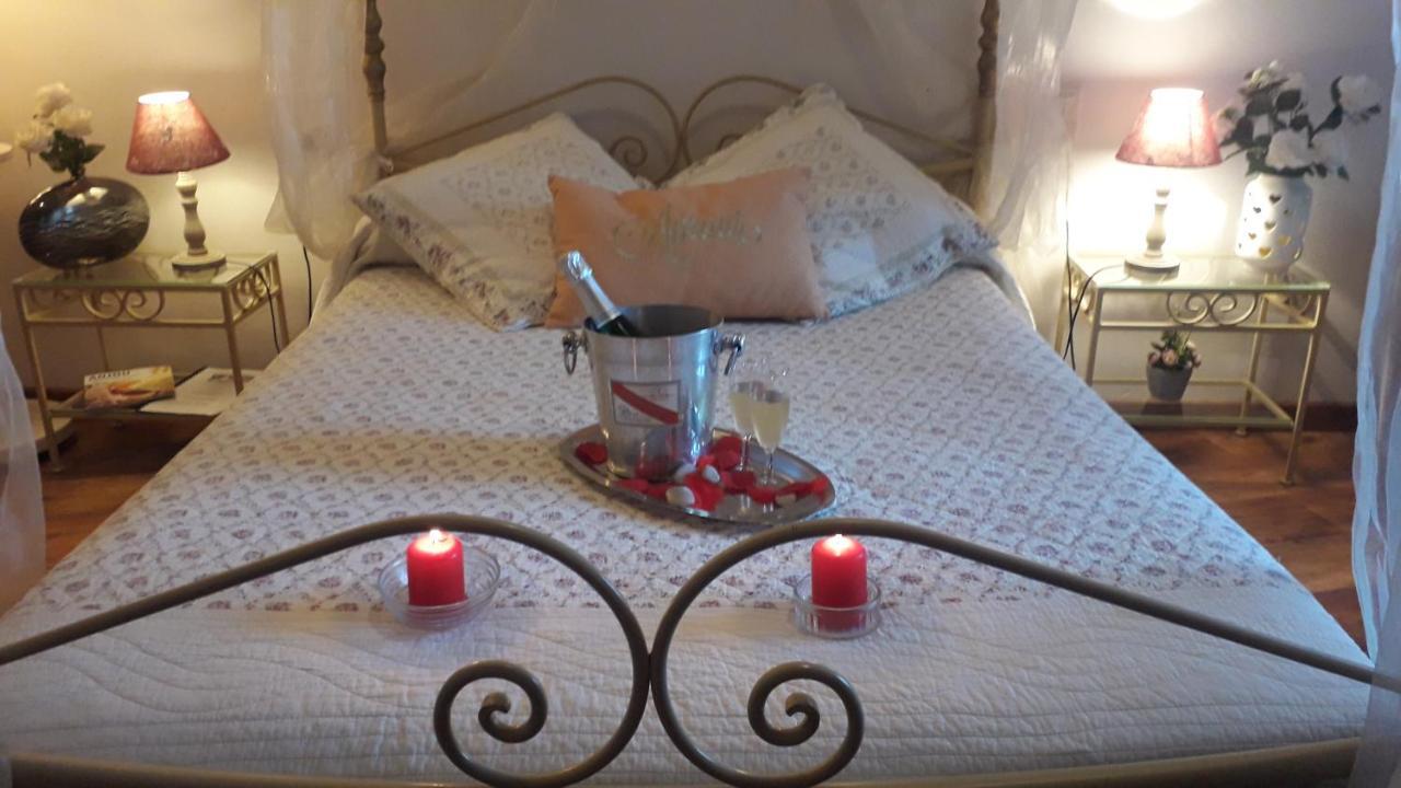 Domaine De La Cour Bed & Breakfast Sainte-Gemme-dʼAndigné Dış mekan fotoğraf