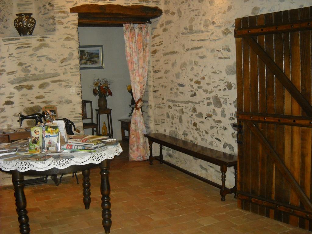 Domaine De La Cour Bed & Breakfast Sainte-Gemme-dʼAndigné Dış mekan fotoğraf