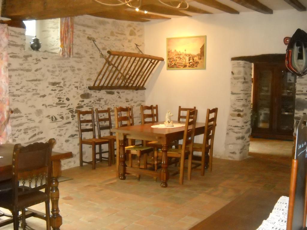 Domaine De La Cour Bed & Breakfast Sainte-Gemme-dʼAndigné Dış mekan fotoğraf