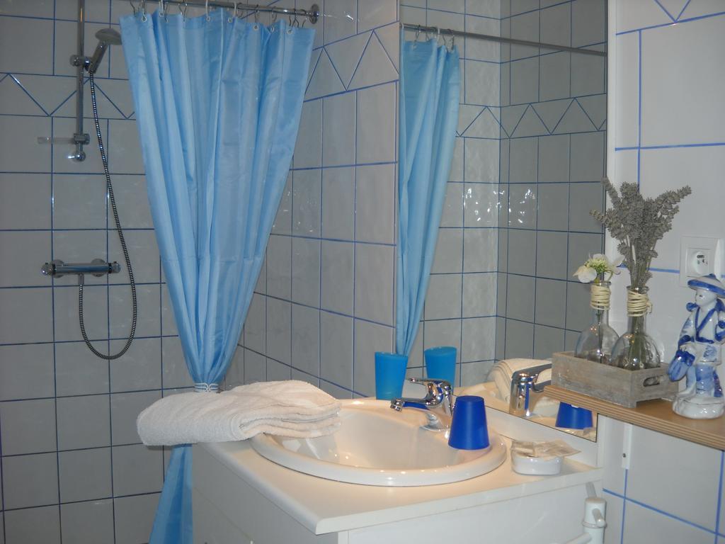 Domaine De La Cour Bed & Breakfast Sainte-Gemme-dʼAndigné Dış mekan fotoğraf