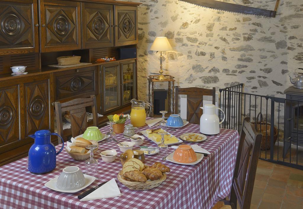 Domaine De La Cour Bed & Breakfast Sainte-Gemme-dʼAndigné Dış mekan fotoğraf