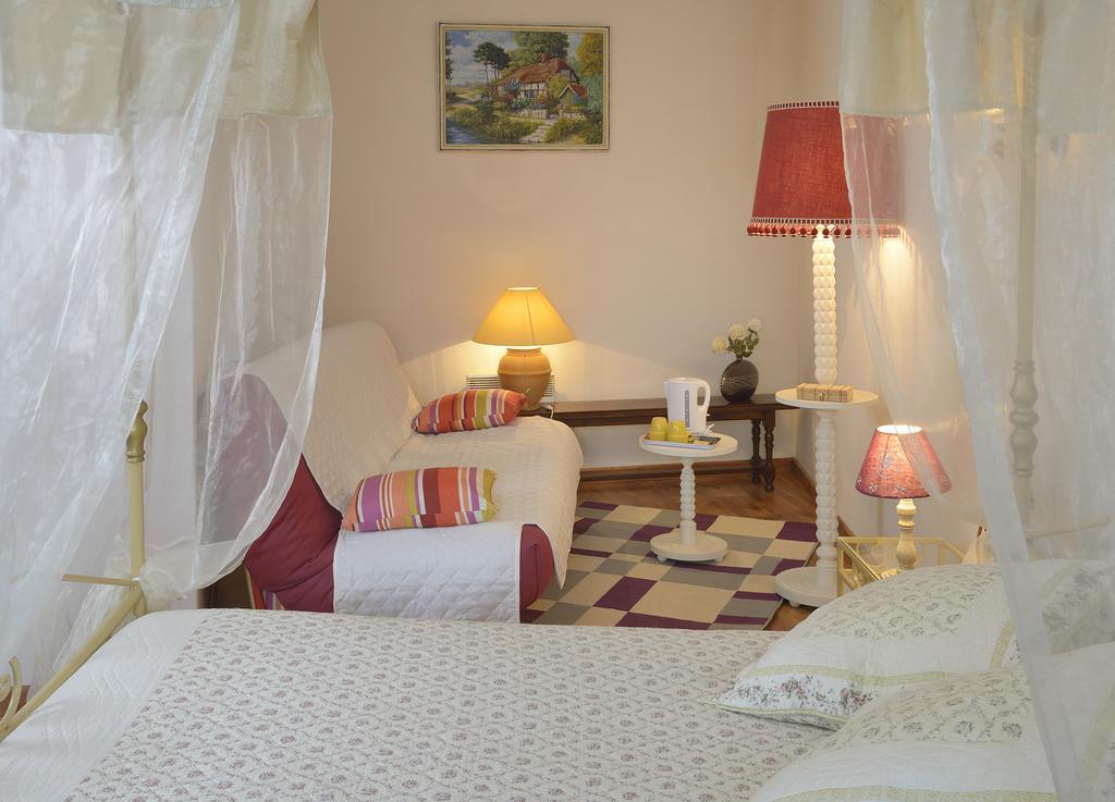 Domaine De La Cour Bed & Breakfast Sainte-Gemme-dʼAndigné Dış mekan fotoğraf