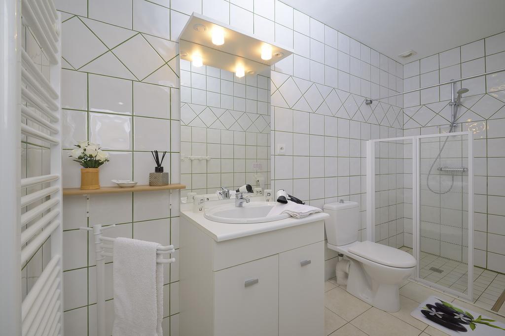Domaine De La Cour Bed & Breakfast Sainte-Gemme-dʼAndigné Dış mekan fotoğraf