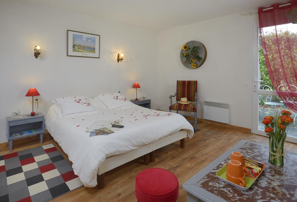 Domaine De La Cour Bed & Breakfast Sainte-Gemme-dʼAndigné Dış mekan fotoğraf