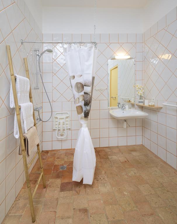 Domaine De La Cour Bed & Breakfast Sainte-Gemme-dʼAndigné Dış mekan fotoğraf