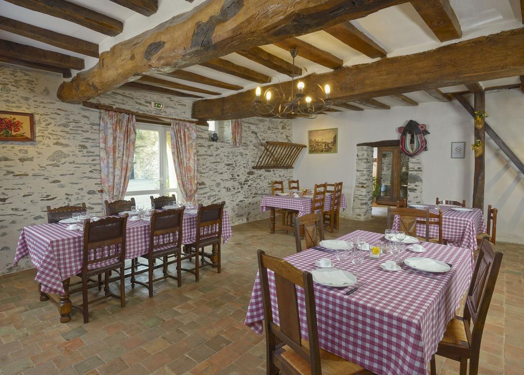 Domaine De La Cour Bed & Breakfast Sainte-Gemme-dʼAndigné Dış mekan fotoğraf