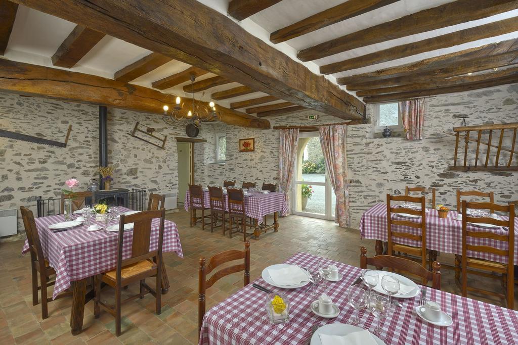 Domaine De La Cour Bed & Breakfast Sainte-Gemme-dʼAndigné Dış mekan fotoğraf
